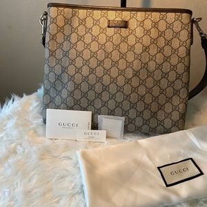 Gucci Original GG Supreme Canvas Flat Messenger
